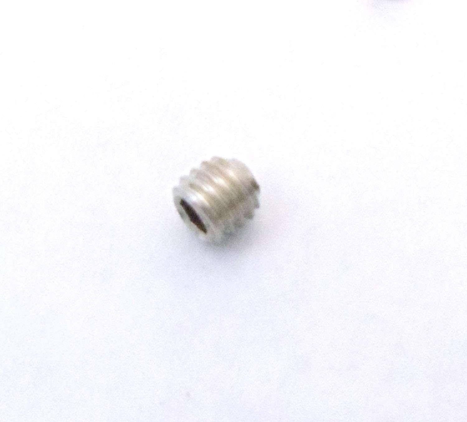 WILSON - 880900501 REPLACEMENT SET SCREW FOR WILSON 500,1000, 5000 AND LITTLE WIL ANTENNAS